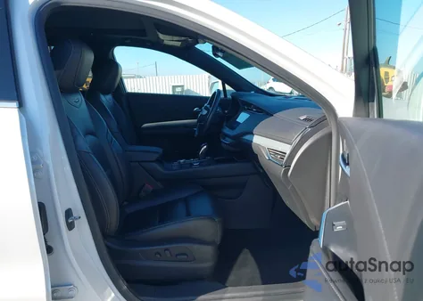 2019 Cadillac Xt4 Premium Luxury z USA, uszkodzony, nr VIN 1GYFZCR40KF196944